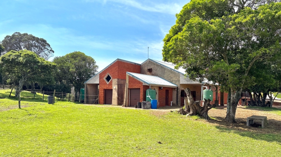 6 Bedroom Property for Sale in Lovemore Park Eastern Cape